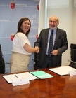 La Consejería de Sanidad y la farmacéutica Almirall suscriben un acuerdo para investigar la EPOC (1)