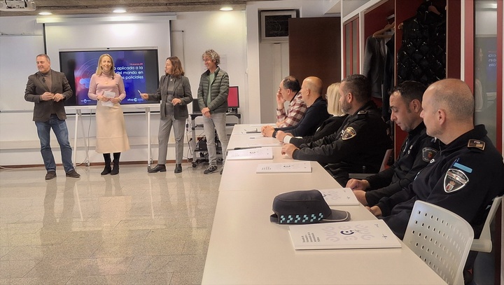 La Comunidad ofrece herramientas y técnicas de psicología a las jefaturas de Policía Local para hacer frente a la soledad del mando