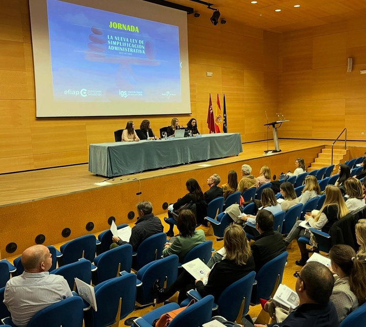 Jornada de formación sobre la Ley de Simplificación a   empleados públicos de la Administración Pública Regional y de las entidades locales de la Región de Murcia.