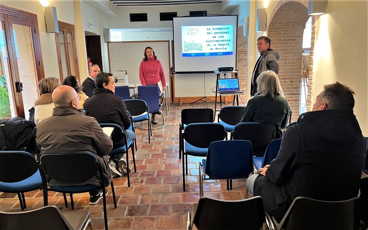 Reuni&oacute;n con enlaces de formaci&oacute;n de ayuntamientos