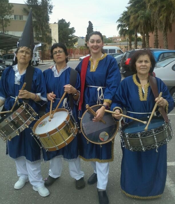 Usuarios y trabajadores de la residencia 'Virgen del Valle' celebran una procesión de Semana Santa